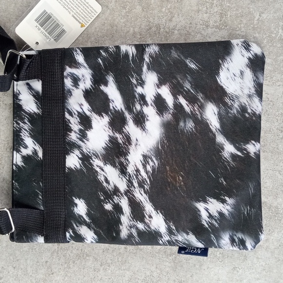 🚜🍒 Cow Print Triple Zip Crossbody Bag - Picture 3 of 5